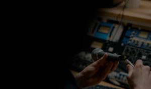 Mantenimiento de equipos de audio, iluminación, pantallas y video